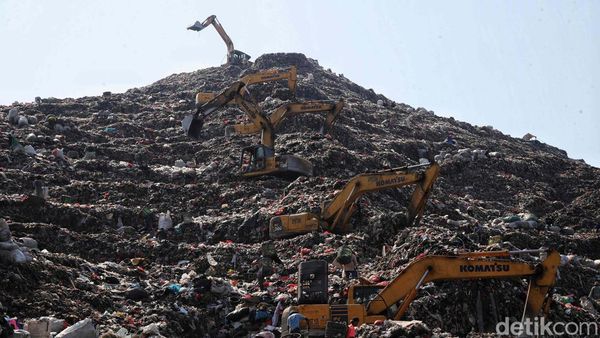 Potret Gunung Sampah Bantar Gebang yang Kian Mengkhawatirkan
