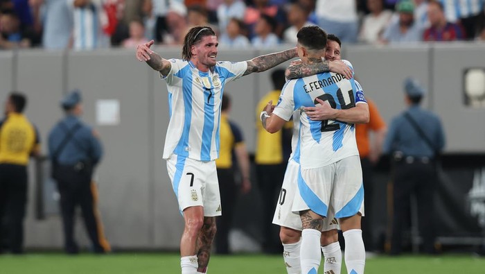 EAST RUTHERFORD, NEW JERSEY - JULY 09: Lionel Messi of Argentina celebrates with teammates Rodrigo De Paul and Enzo Fernandez of Argentinof Argentina after scoring the teams second goal during the CONMEBOL Copa America 2024 semifinal match between Canada and Argentina at MetLife Stadium on July 09, 2024 in East Rutherford, New Jersey. (Photo by Ira L. Black - Corbis/Getty Images)