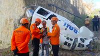 Penampakan Heli Wisata Jatuh Akibat Tali Layangan di Bali