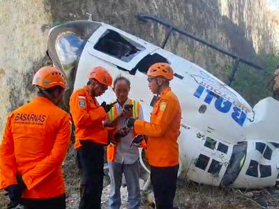 Penampakan Heli Wisata Jatuh Akibat Tali Layangan di Bali