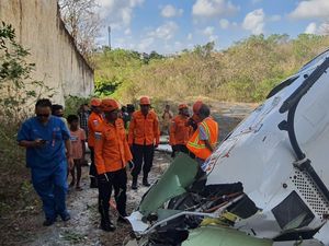 Helikopter yang Jatuh di Bali Angkut Tiga WNI-Dua WNA Helikopter yang Jatuh di Bali Angkut Tiga WNI-Dua WNA
