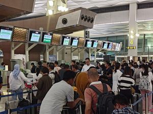 Perbedaan Autogate dan Konter Manual di Bandara untuk Check In Penumpang Perbedaan Autogate dan Konter Manual di Bandara untuk Check In Penumpang