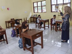 Pakar Pendidikan Imbau Kenaikan Gaji Guru Tak Hanya Diprioritaskan untuk ASN Perkotaan