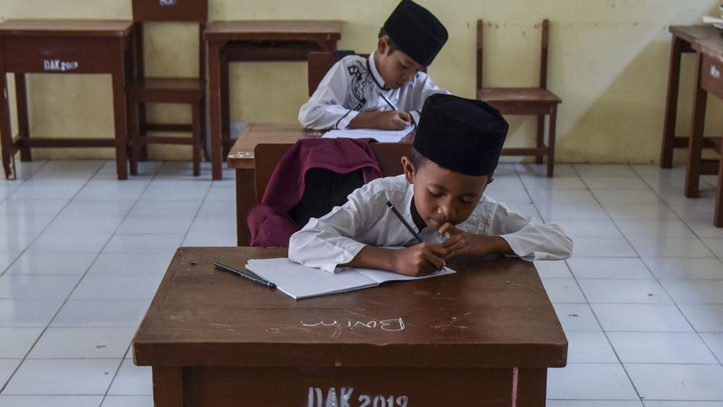 Duh! SDN di Ciamis Ini Kekurangan Siswa gegara Jalan Rusak Duh! SDN di Ciamis Ini Kekurangan Siswa gegara Jalan Rusak