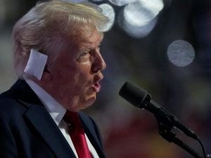 Cerita Trump Detik-detik Ditembak: Mereka Mengira Saya Sudah Berakhir Cerita Trump Detik-detik Ditembak: Mereka Mengira Saya Sudah Berakhir
