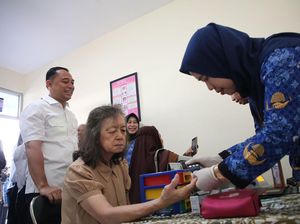 Permudah Akses Kesehatan, Pemkot Surabaya Tempatkan Nakes di 1.177 Balai RW