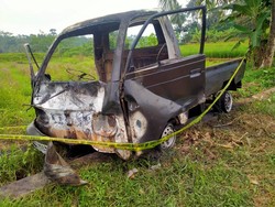 Mobil Milik Terduga Pencuri Kerbau di Pandeglang Dibakar Massa