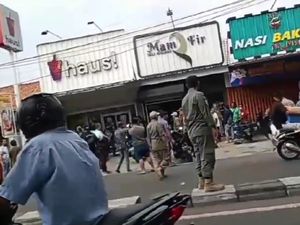 Heboh Duel Tangan Kosong Berujung Maut di Jaksel Heboh Duel Tangan Kosong Berujung Maut di Jaksel