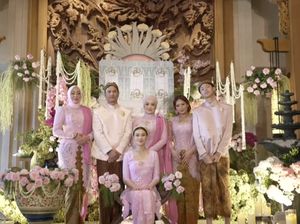 Senyum Aaliyah Didampingi 2 Ibu dan Digendong Mudjie Massaid Saat Siraman