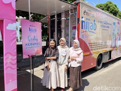 Peserta Emeron Hijab Hunt 2024 Coba Sensasi Keramas Gratis Sebelum Audisi