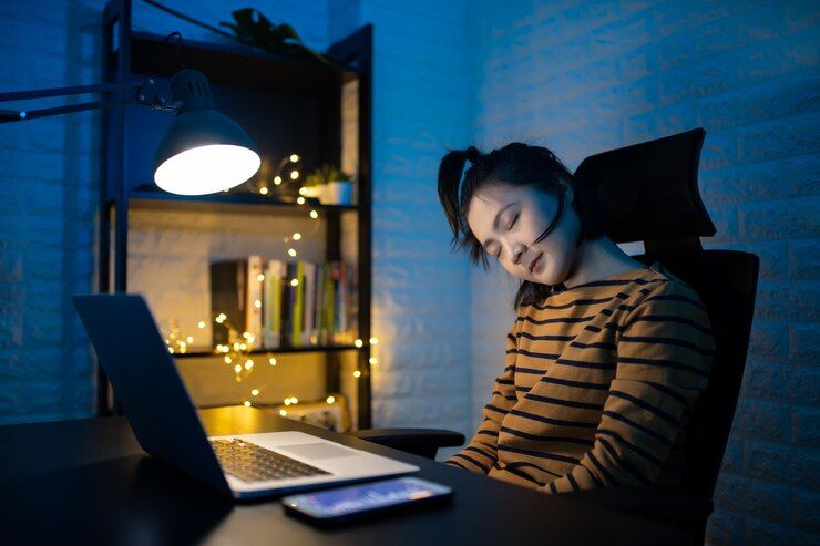 Begadang/Foto: Freepik.com/EyeEm