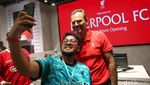 Berburu Tanda Tangan dan Foto Bersama Legenda Liverpool Patrik Berger