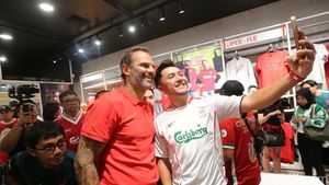 Berburu Tanda Tangan dan Foto Bersama Legenda Liverpool Patrik Berger