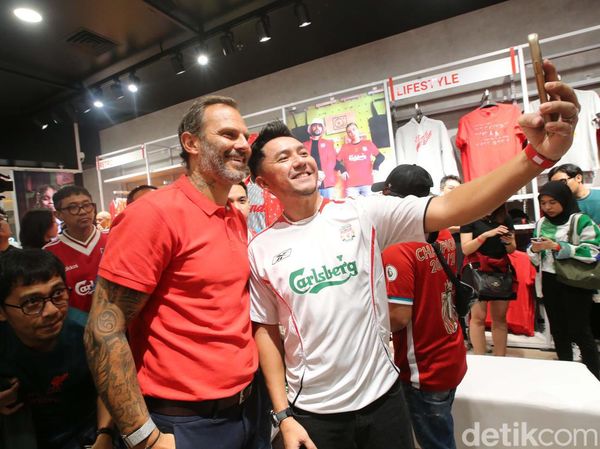 Berburu Tanda Tangan dan Foto Bersama Legenda Liverpool Patrik Berger