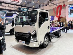 Truk Listrik Konsep Isuzu: Punya Fast Charging, Ada Fitur ADAS Truk Listrik Konsep Isuzu: Punya Fast Charging, Ada Fitur ADAS