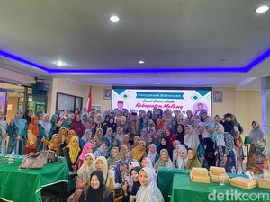 Emak-emak Muda Dukung Sanusi-Lathifah Menang di Pilbup Malang 2024 Emak-emak Muda Dukung Sanusi-Lathifah Menang di Pilbup Malang 2024