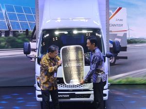 Fuso Jadi Produsen Pertama yang Jual Truk Listrik di Indonesia