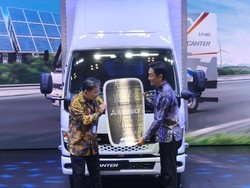 Fuso Jadi Produsen Pertama yang Jual Truk Listrik di Indonesia
