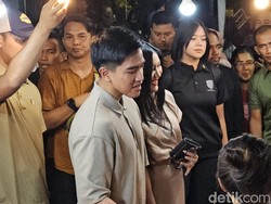 Romantis! Kaesang-Erina Malming di Ngarsopuro Solo