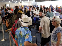 Bandara Ini Batasi Penumpang dan Pengantar Berpelukan, Maksimal 3 Menit