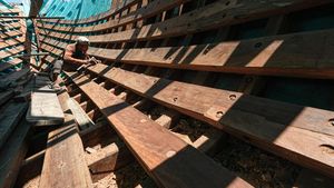 Melihat Pembuatan Kapal Nelayan Tradisional di Kendari