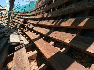 Melihat Pembuatan Kapal Nelayan Tradisional di Kendari