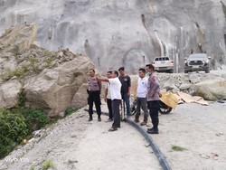 TKA China di Tapsel Tewas Terjatuh dari Tebing Setinggi 30 Meter