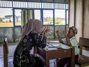 Hashim Ungkap Prabowo-Gibran Mau Perbaiki Gaji Guru Hashim Ungkap Prabowo-Gibran Mau Perbaiki Gaji Guru