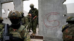 Tentara Ekuador Buru Geng Narkoba Perampas Rumah Warga