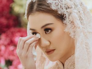 Geramnya Aaliyah Massaid Lagi Santai Buka TikTok Ada Konten Hamil Duluan