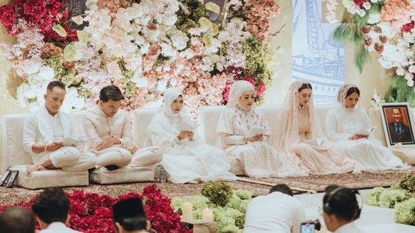 Foto Thariq-Aaliyah di Pengajian Jelang Pernikahan, Menawan Berbusana Senada