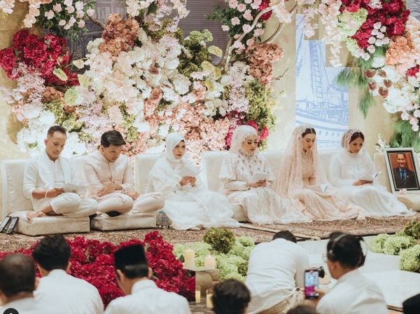 Foto Thariq-Aaliyah di Pengajian Jelang Pernikahan, Menawan Berbusana Senada