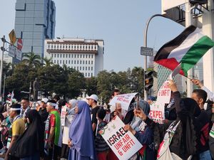 Ratusan Orang Penuhi Patung Kuda, Tolak Israel Ikut Olimpiade Paris