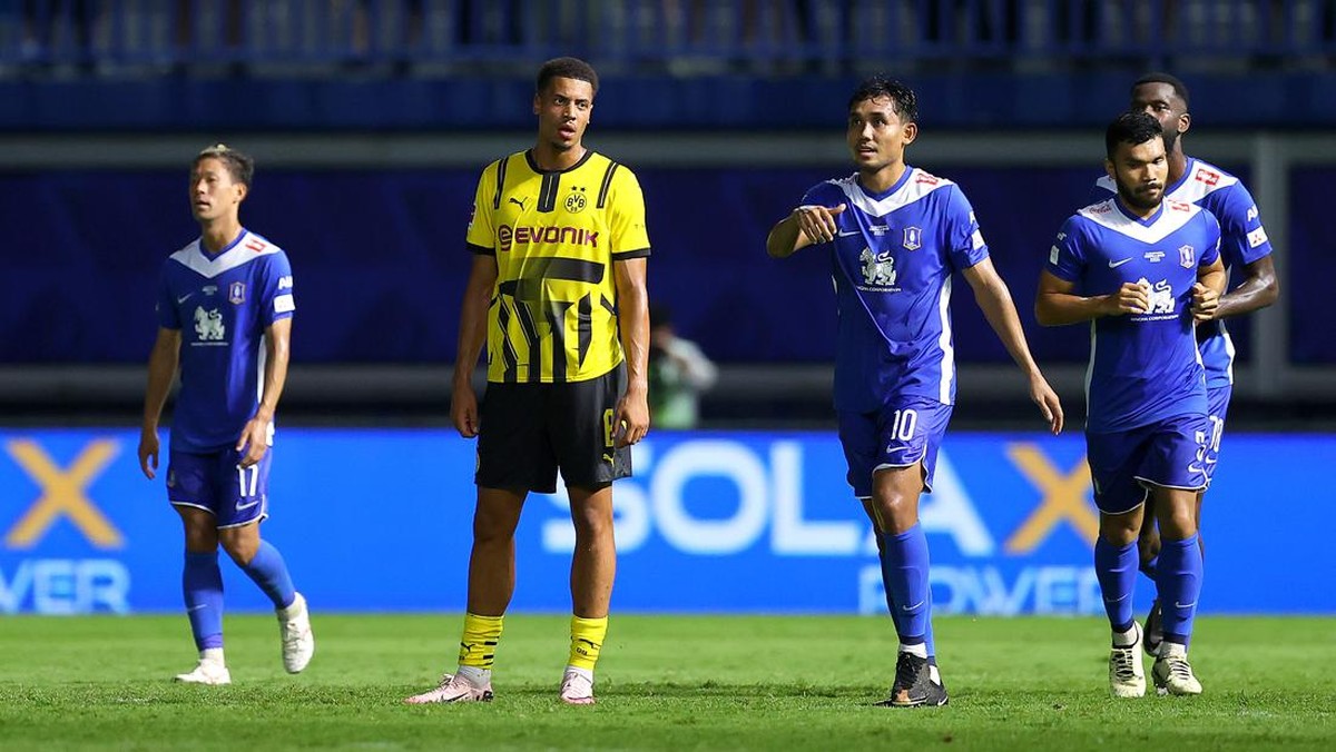 Momen BG Pathum United mempermalukan Dortmund. (Foto: Getty Images/Pakawich Damrongkiattisak)