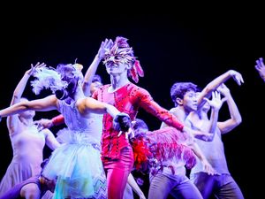 Cerita di Balik Tarian Legenda Burung Api dari Manggarai