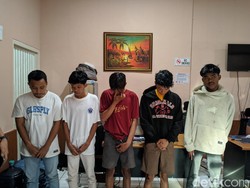 Bacok Pria Saat Nongkrong, 10 Anggota Geng Motor di Mataram Dibekuk
