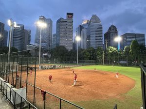 Lapangan Softball GBK, Spot Nongkrong Baru di Jakarta