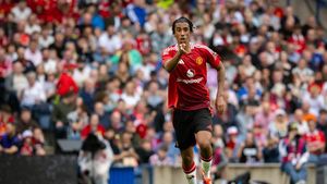 Trio Rp 1 Triliun di Posisi Bek Tengah MU