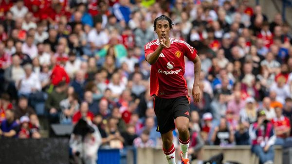 Trio Rp 1 Triliun di Posisi Bek Tengah MU