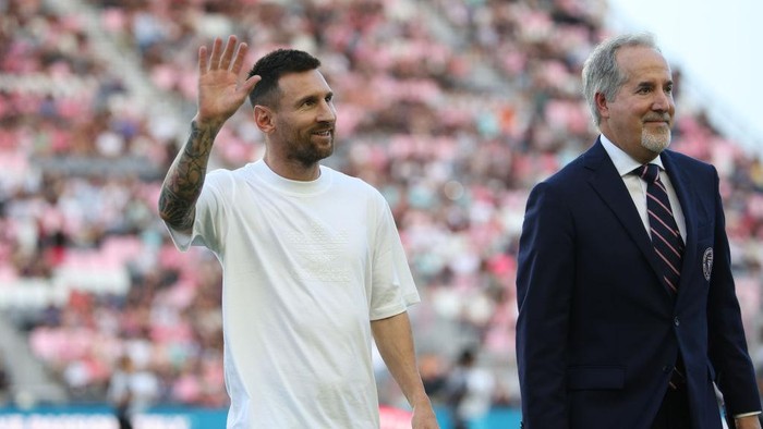 FORT LAUDERDALE, FL - JULY 20: Inter Miami forward Lionel Messi (10) greets fans  afte a recognition ceremony for earning 45 professional trophies before the game between Chicago Fire FC and Inter Miami CF on Saturday, July 20, 2024 at Chase Stadium in Fort Lauderdale, Fla. (Photo by Peter Joneleit/Icon Sportswire via Getty Images)