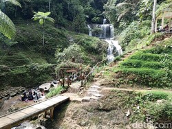 Menikmati Syahdunya Curug Gorobog di Kaki Gunung Goong Sumedang