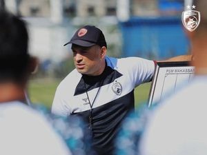 Utak-Atik Bernardo Tavares soal Posisi Tito Okello di PSM Makassar Utak-Atik Bernardo Tavares soal Posisi Tito Okello di PSM Makassar