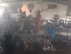 Home Industry Rak dan Piring di Surabaya Terbakar, 9 Karyawan Terluka