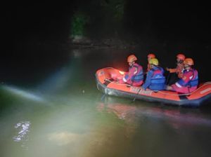 Anak Hilang Tenggelam di Ciliwung Bogor Ditemukan Meninggal