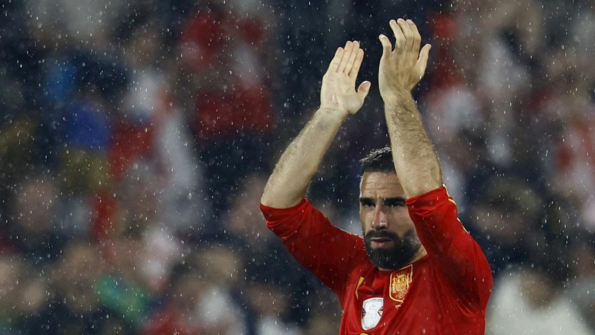 Dani Carvajal menanggapi komentar Vinicius soal rasisme di Spanyol (Foto: REUTERS/Wolfgang Rattay)
