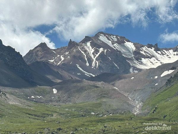 Potret Keajaiban Alam Xinjiang: Padang Rumput Nalati yang Seindah Ini