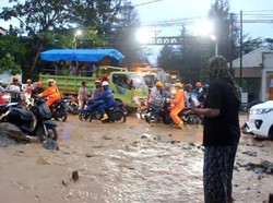 Wanita Halteng Bawa Sajam Ngamuk ke Sekuriti Tambang gegara Rumah Kena Banjir