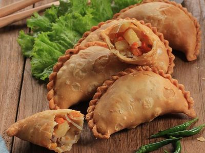 20 Pastel Gurih Renyah Harganya Rp 4 Ribuan!