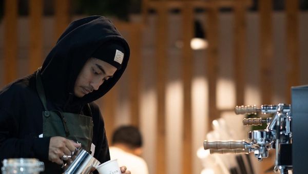 Abidzar Tak Hanya Doyan Minum Kopi Tetapi Juga Handal Meraciknya