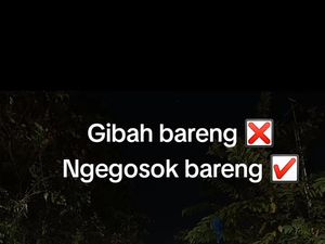 Viral Emak-emak Setrika Baju di Depan Rumah Bersama Tetangga, Bikin Ngakak